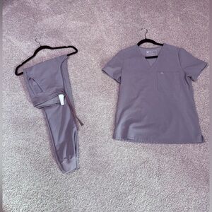 Figs Women’s Gray V-Neck Short Sleeve Tee and Jogger Pant Set